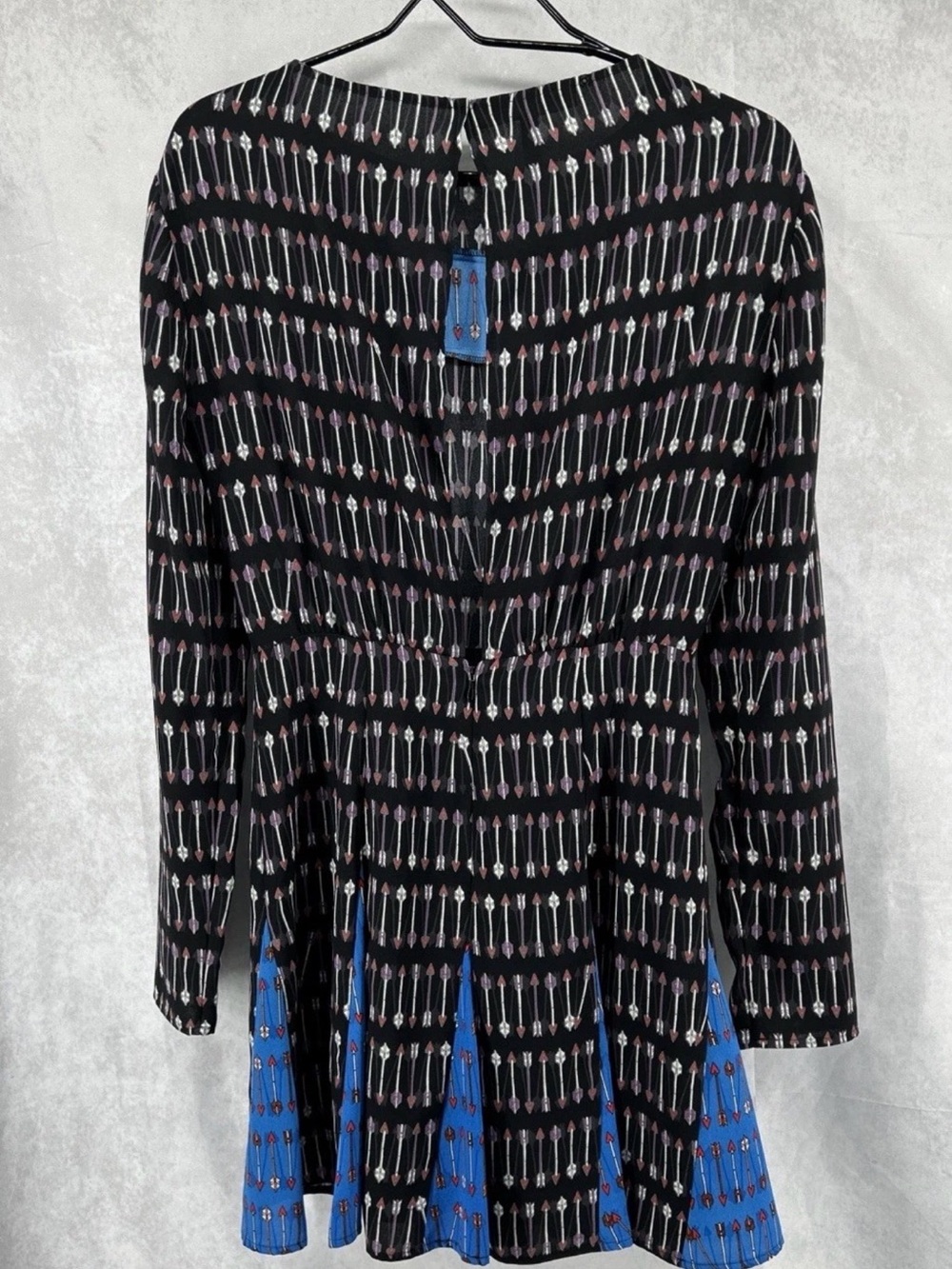 BCBGMaxAzria Black Arrow-Print Long-Sleeve Dress with Blue Insets - Picture 5 of 7